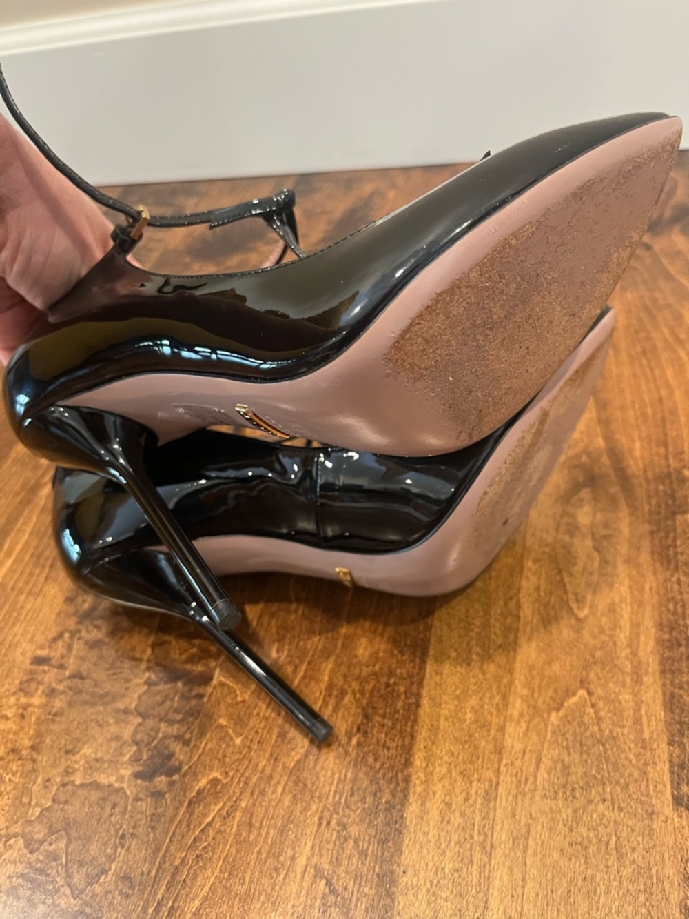 Gucci Black Patent Heel Shoes with Bow Detail, Size 38.5 - Picture 5 of 7